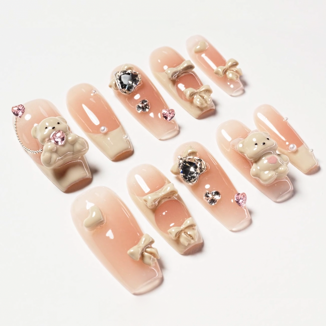 エミリーズネイルは、かわいくて遊び心のあるテディベアとリボンのつけ