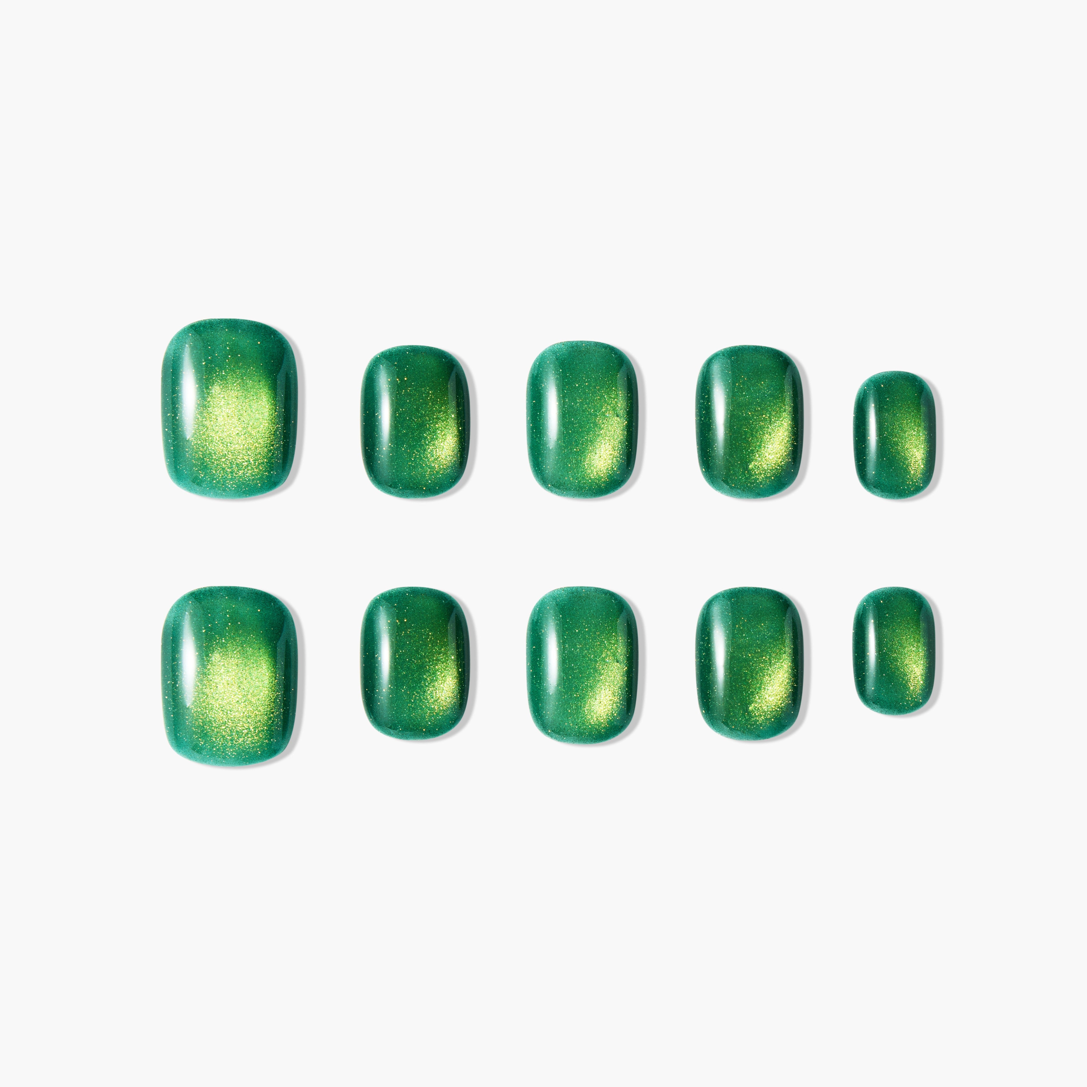 Emerald Glow Emily's Nail