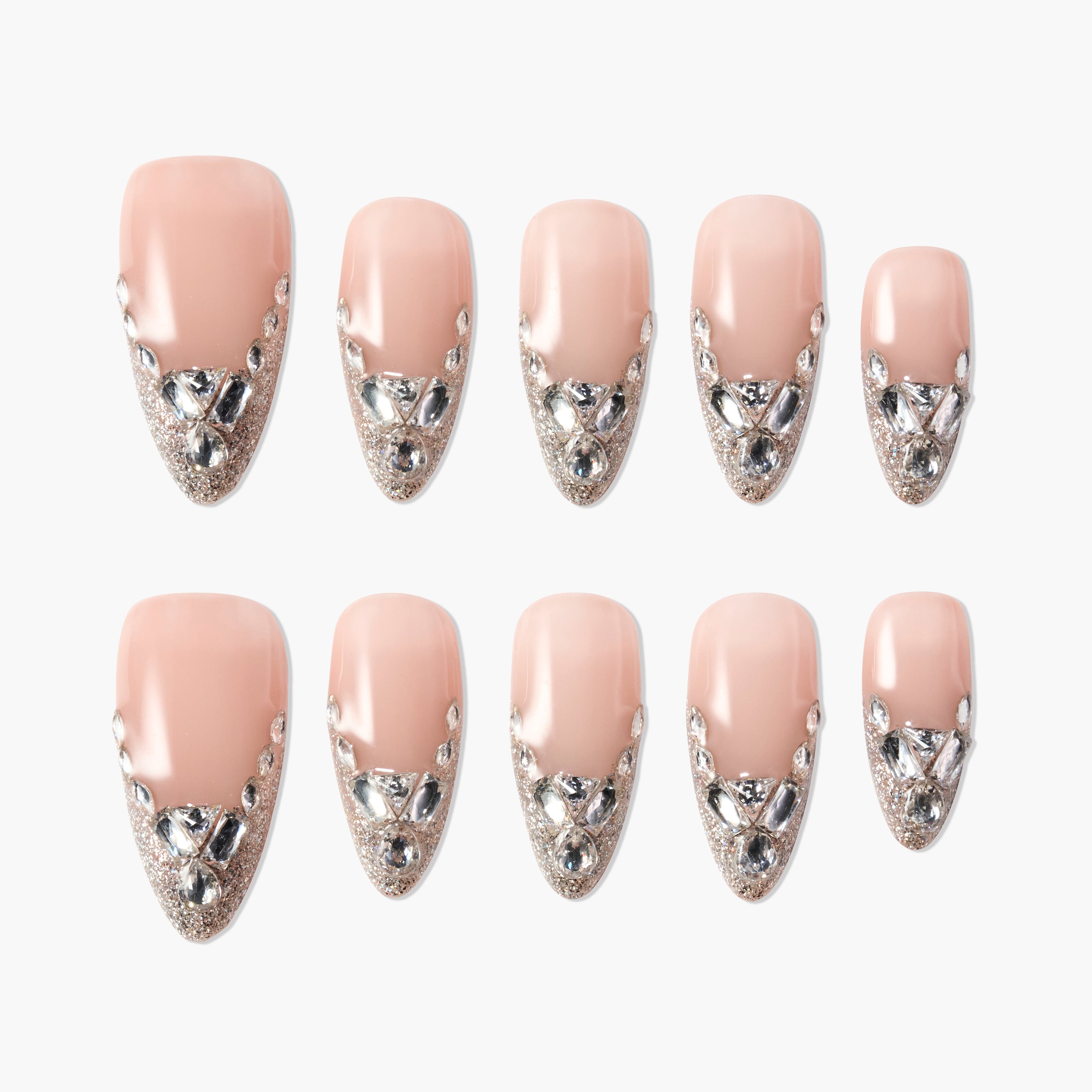 Glamorous Solitaire Emily’s Nail