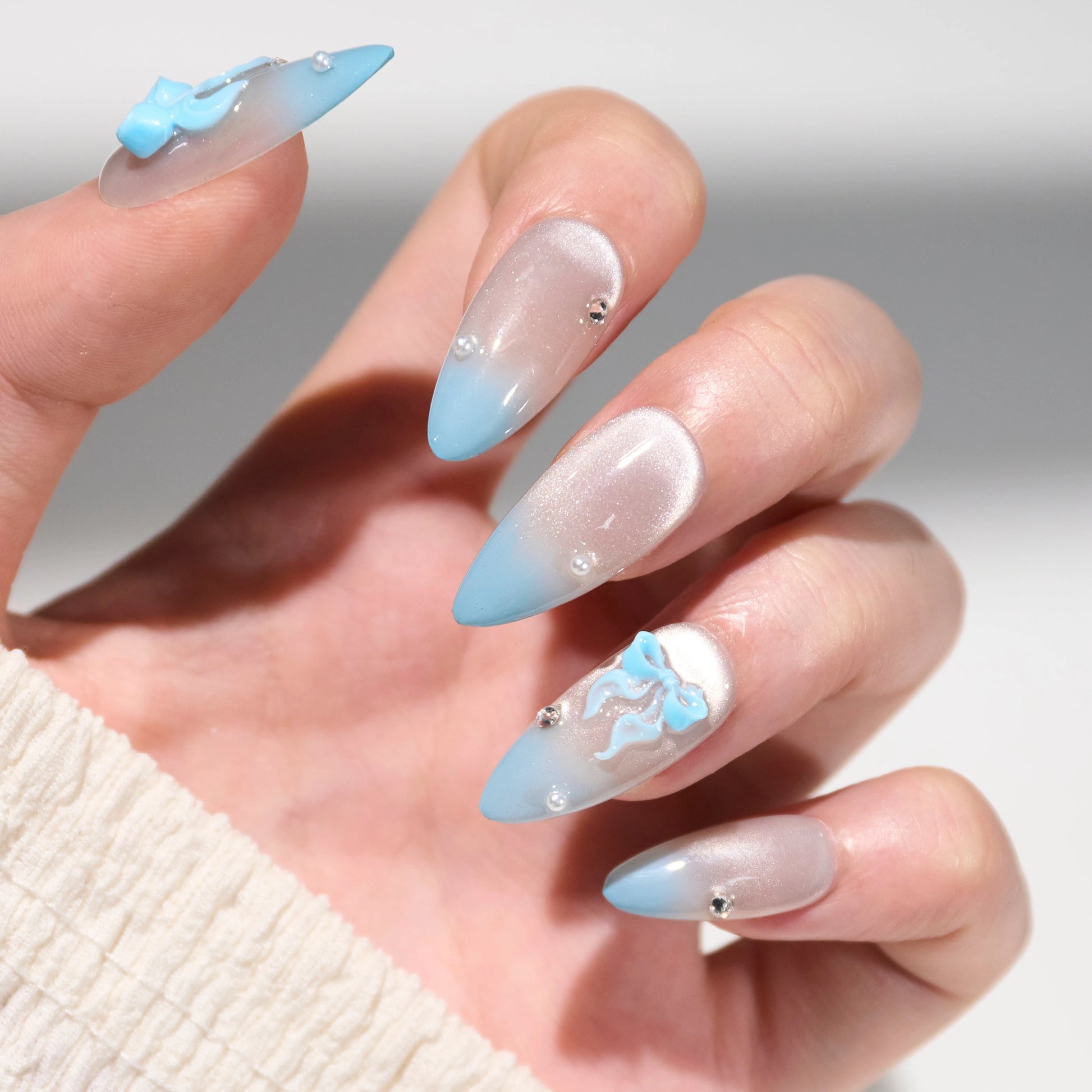 Dreamy Blue Gradient Bow Emily’s Nail