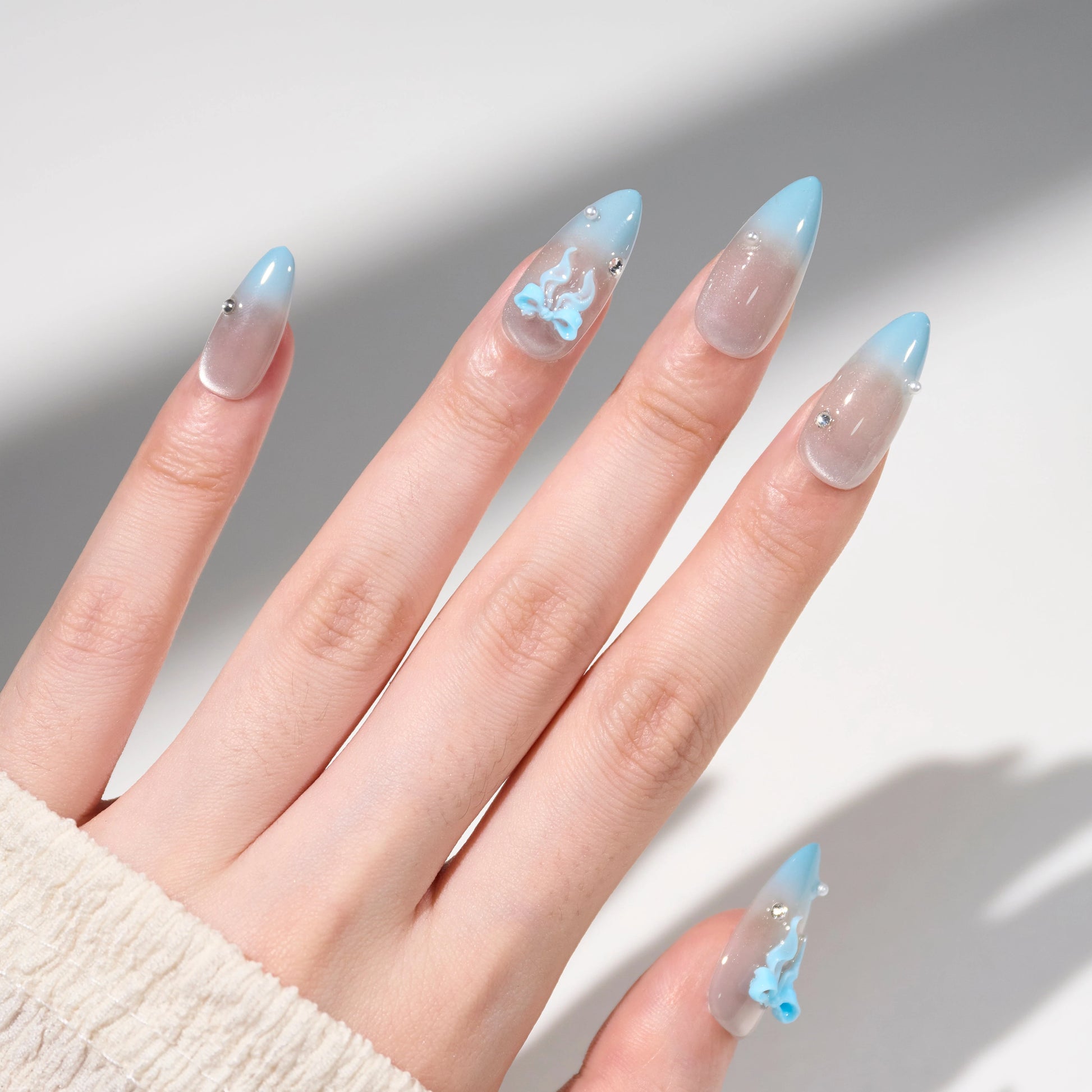 Dreamy Blue Gradient Bow Emily’s Nail