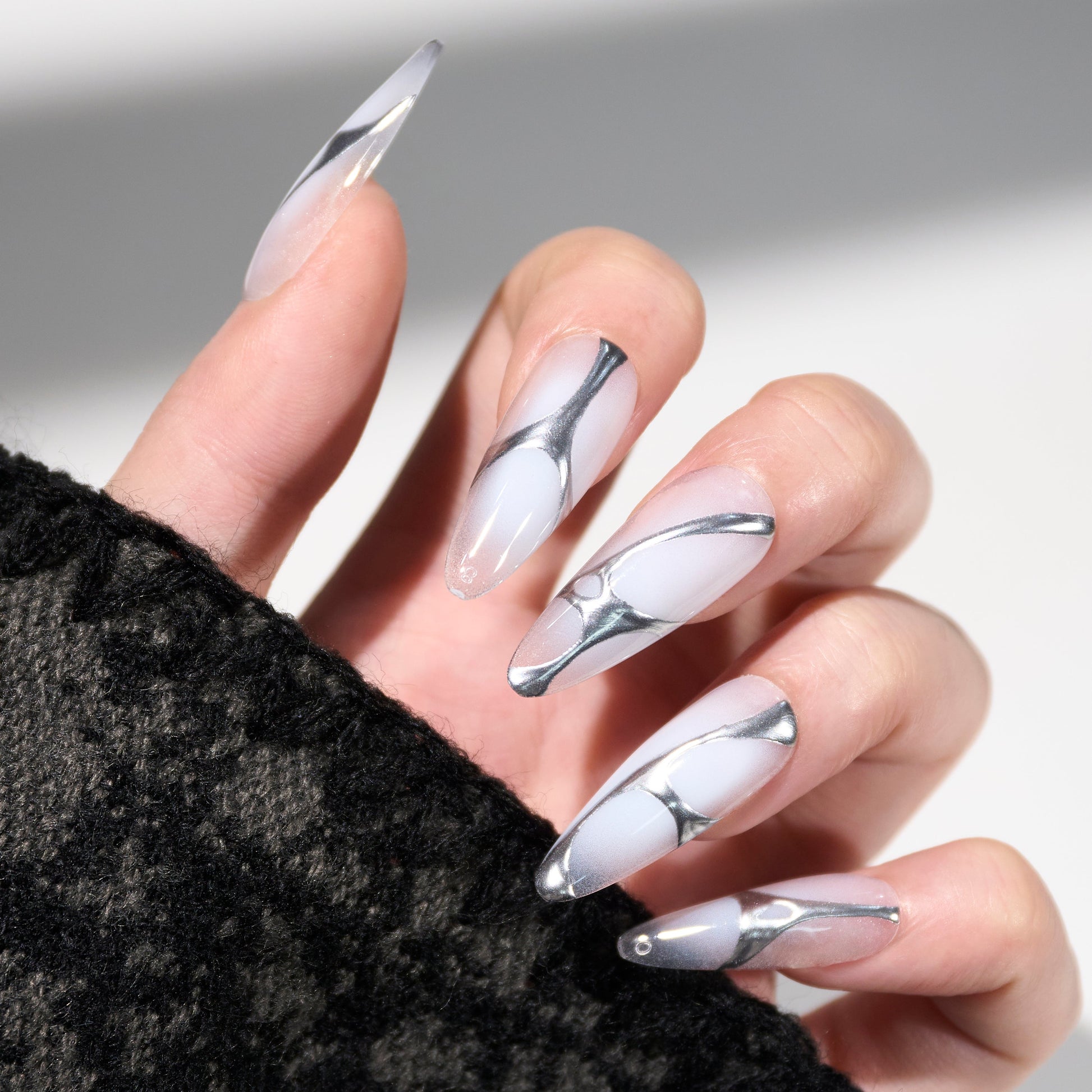 Liquid Chrome Flow（副本） Emily's Nail