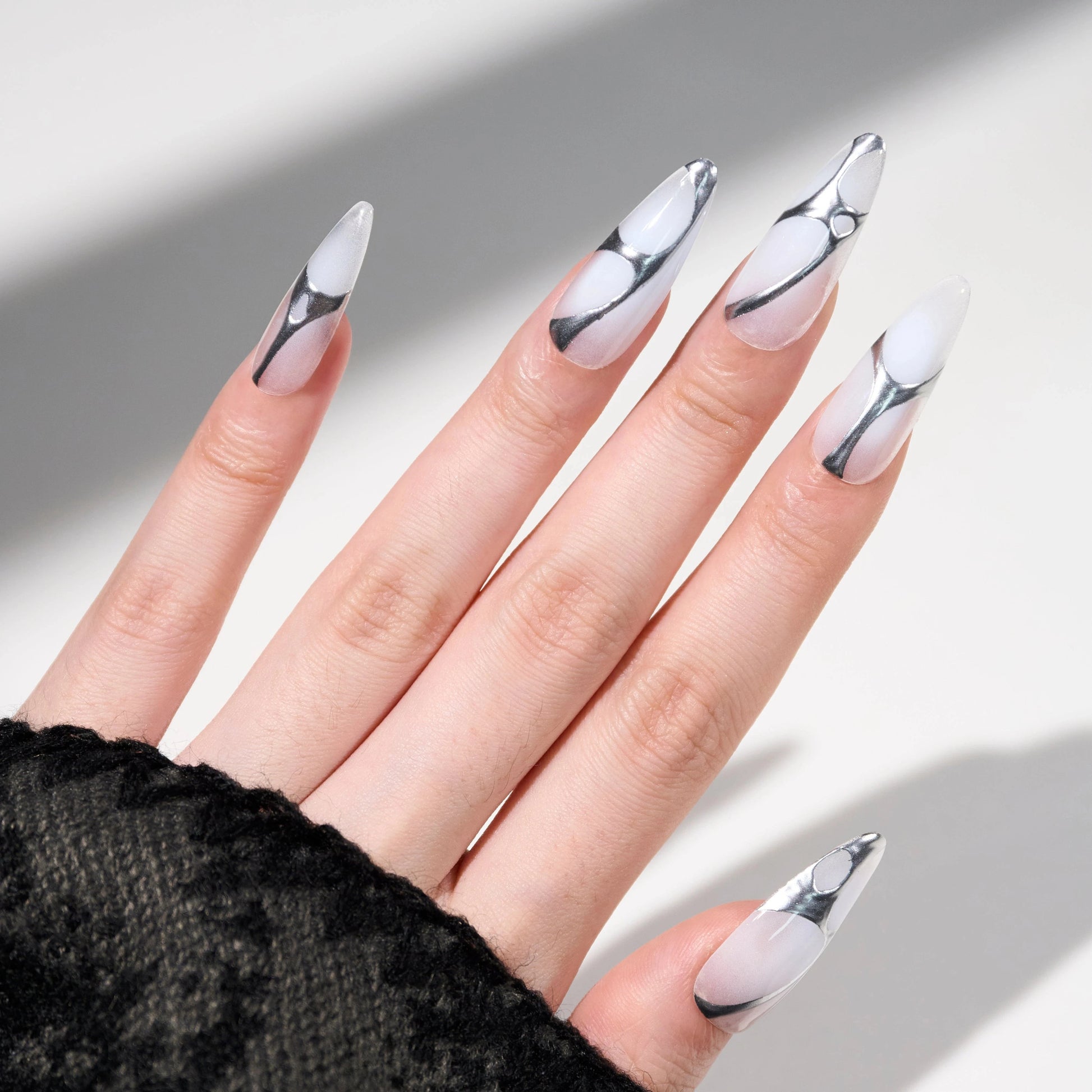 Liquid Chrome Flow（副本） Emily's Nail