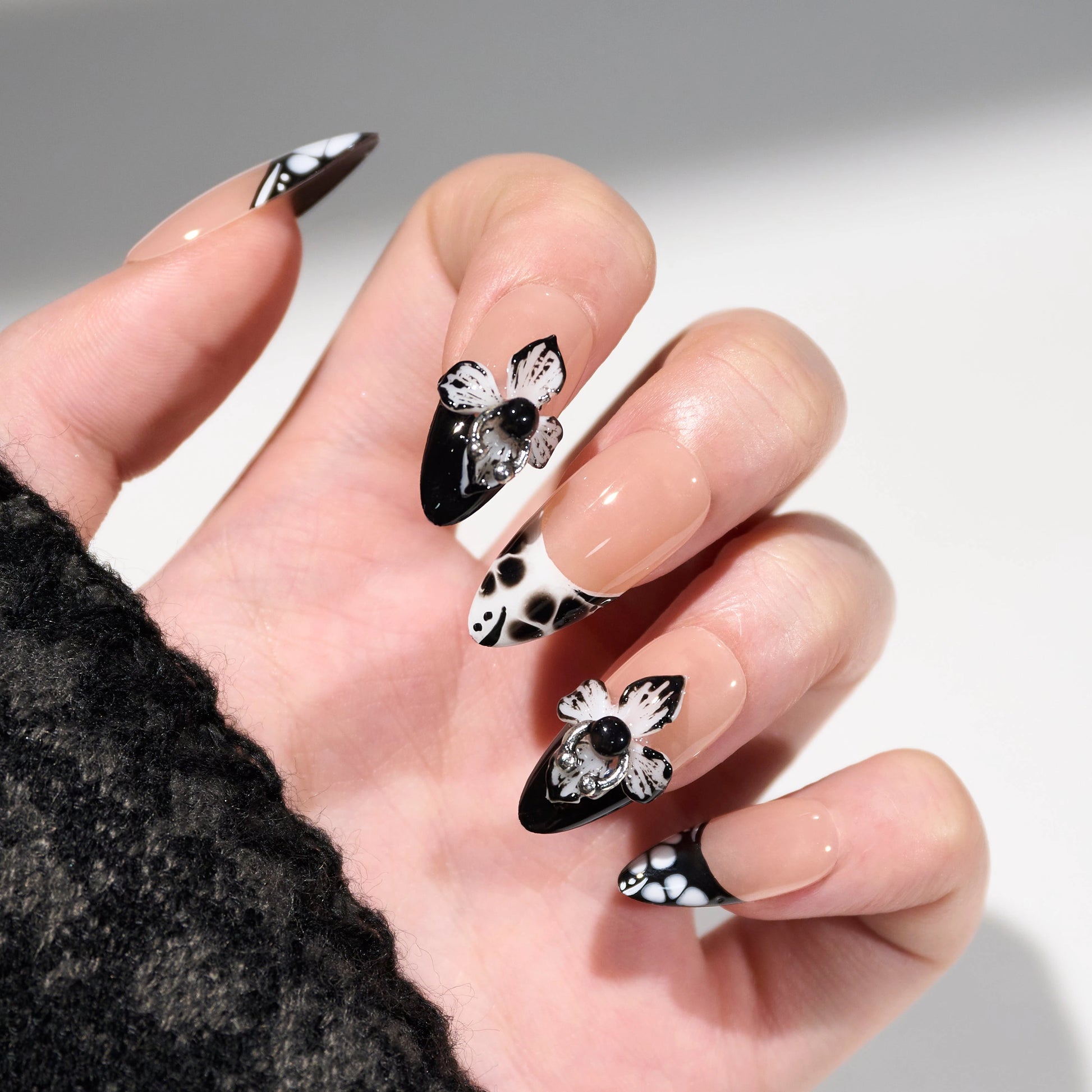 Monochrome Bloom Emily’s Nail