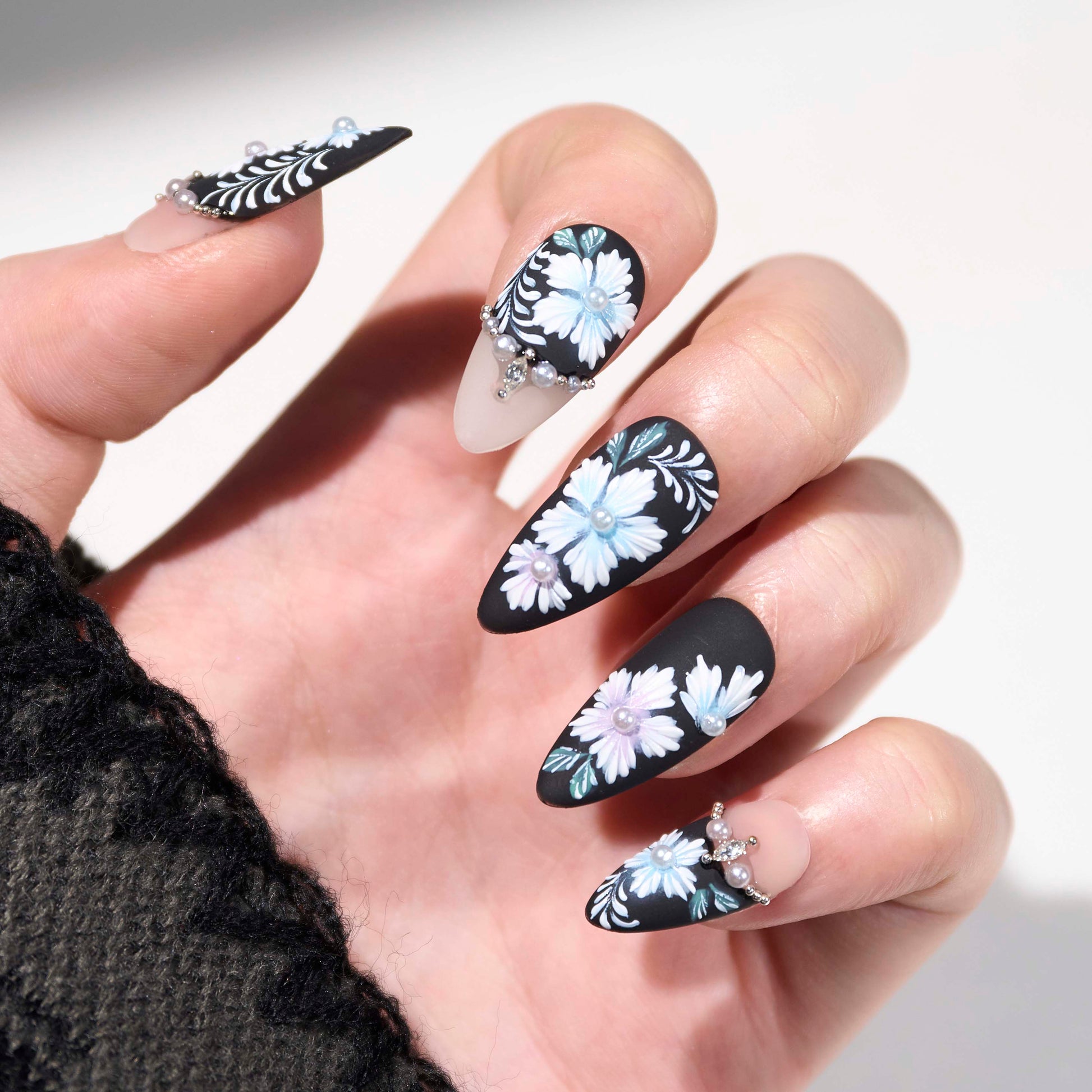 Noir Garden Emily’s Nail